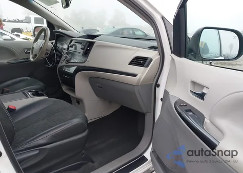 2014 Toyota Sienna Se 8 Passenger z USA, uszkodzony, nr VIN 5TDXK3DCXES432890